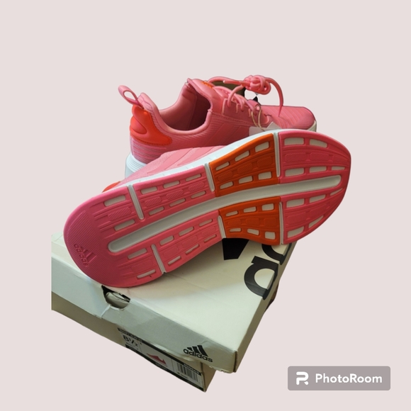 Women's size 8.5 Pink Adidas Swift Run 23 - Picture 2 of 4